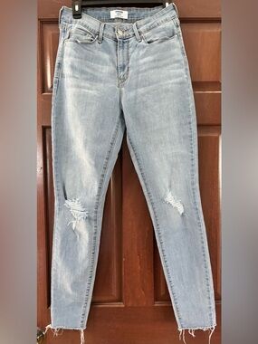 Levi’s Denizen high-rise skinny jeans. Women’s size 8